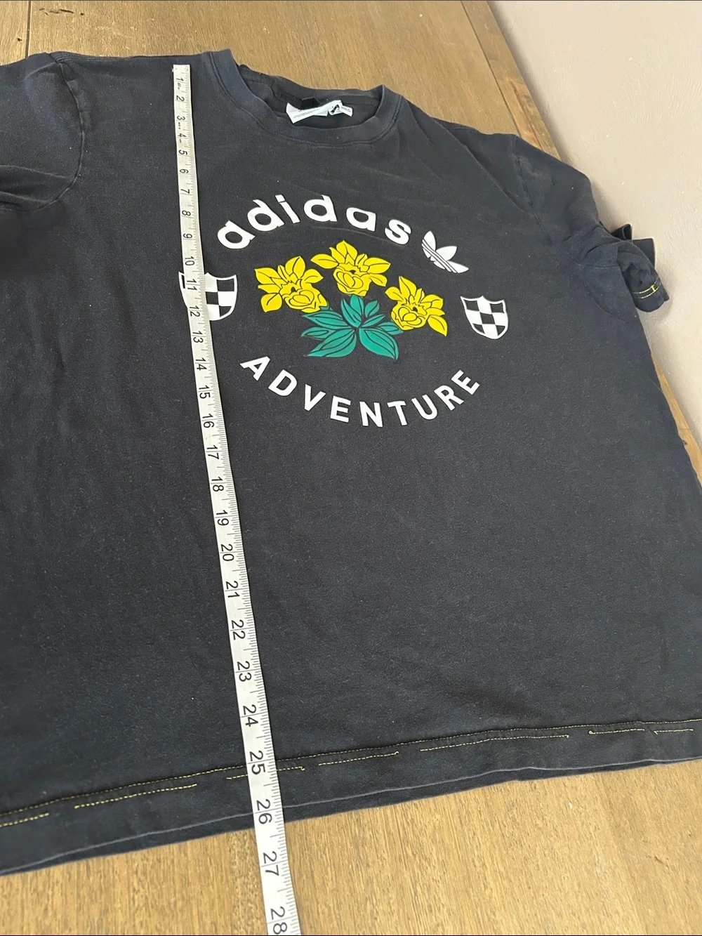Adidas Men’s Originals Adventures Graphic Daffodil Black/Yellow Tee. Size Large.